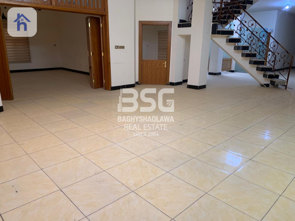 Spacious 7-Bedroom House in Ankawa