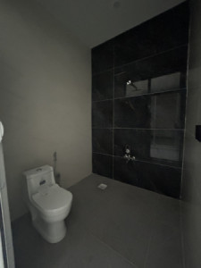 Spacious 5-Bedroom Home in Hawlery Nwe image 10