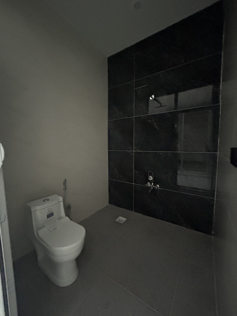 Spacious 5-Bedroom Home in Hawlery Nwe Image 10