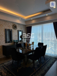 Large Apartment with Stunning City Views image 2