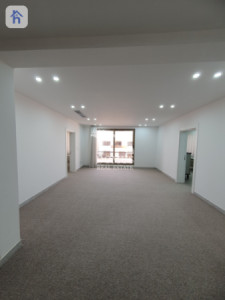 Elegant 5-Bedroom Villa Image 19