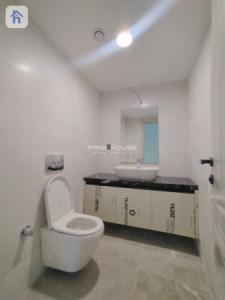 Modern Apartment in Prime Location Image 9