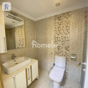 Modern Apartment with City Views Image 10