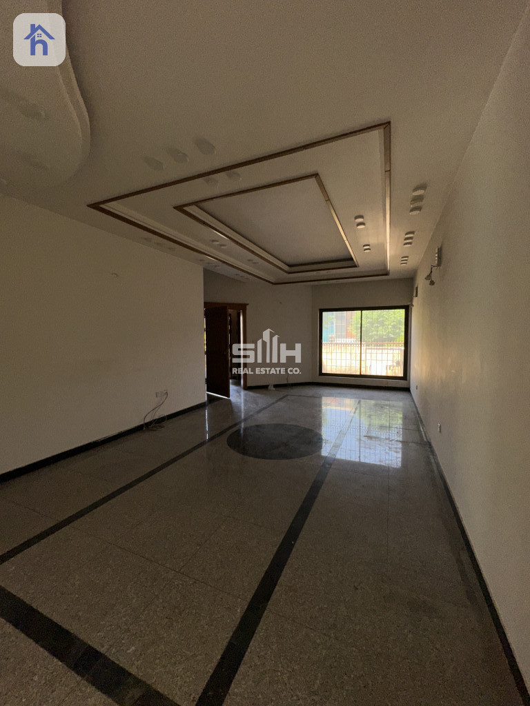 Spacious Villa in Dream City Image 2