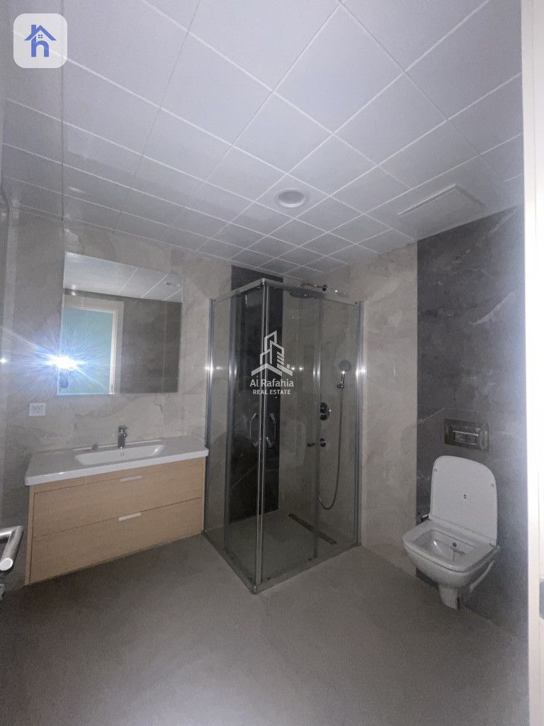 Modern 2BR flat in tower with amenities Image 7
