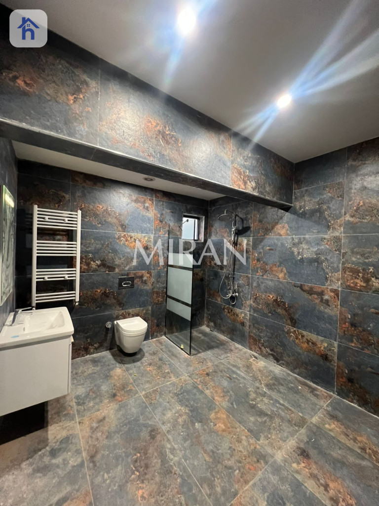 Spacious Home in Mass Hills Resim 8