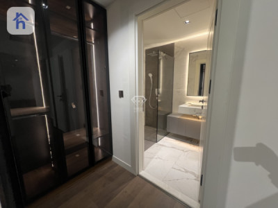 Modern Apartment in Prime Location Image 10