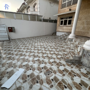 Spacious Villa in Empire Royal with 5 Bedrooms image 3