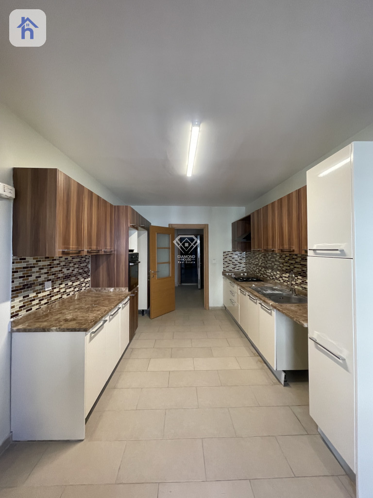 شوقەیەکی فراوانی ٣ ژووری نوستن لەگەڵ دیمەنێکی نایاب وێنە 2