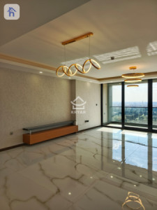 Stunning High-Floor Apartment image 1