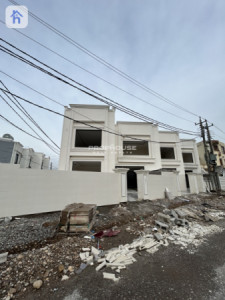 House Opposite Garden image 1