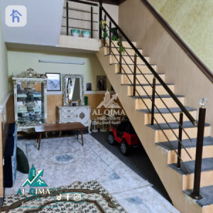 Family Home with Multiple Rooms Resim 4
