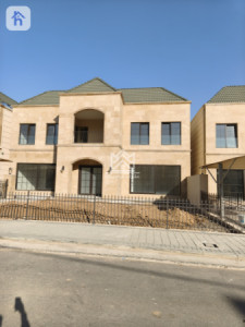 Modern house in prime location image 3