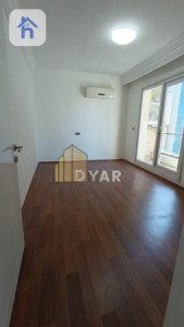 Spacious Apartment with 3 Bedrooms Image 7