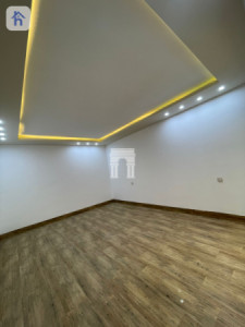 Luxurious 5-Bedroom House for Sale Image 9