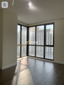Modern Apartment in Central Location Image 6