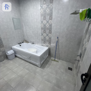 5-Bedroom House For Sale Image 16