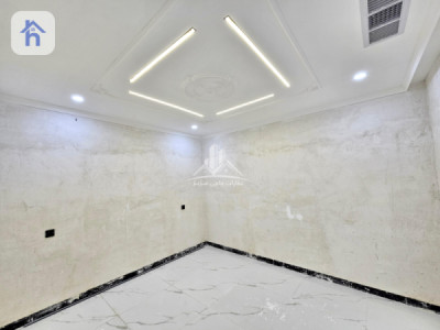 Luxurious 4-Bedroom House Image 16
