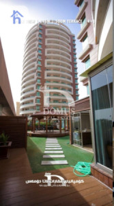 Luxurious Apartment with Park View Image 10