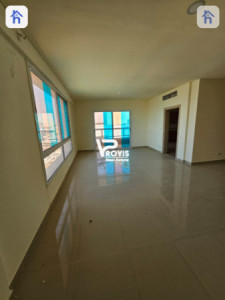 Spacious Apartment on 9th Floor image 2