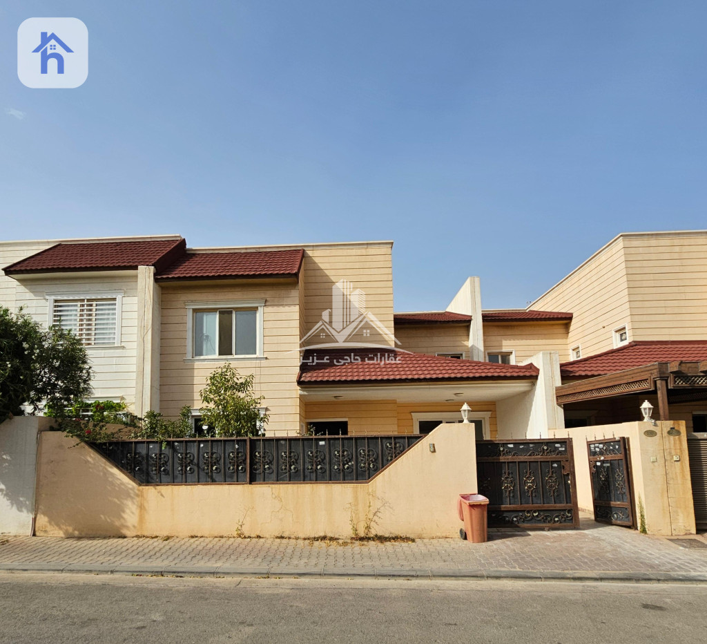 Spacious Family House in Italian Village 2