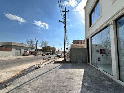 Spacious Shop Available for Rent Image 3
