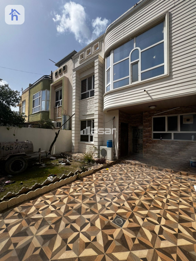 خانووی ڕاخراو بۆ فرۆشتن وێنە 2