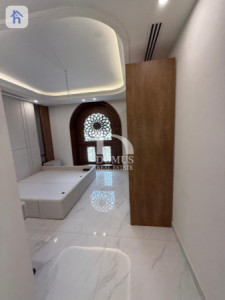 Luxurious Villa with 6 Bedrooms Image 28