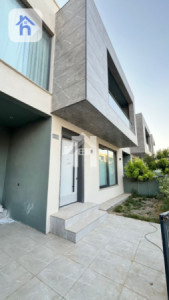 Modern House with 4 Bedrooms Image 3