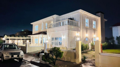 Elegant Home with 4 Bedrooms image 6