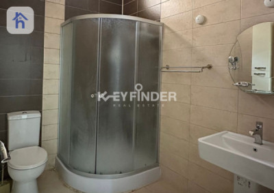 Spacious Farmhouse for Sale Image 7