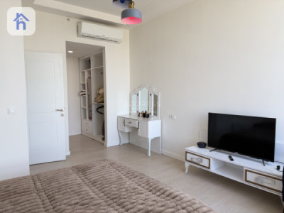 Modern Apartment in Empire Diamond image 5
