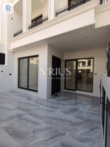 Modern Home with 4 Bedrooms image 2