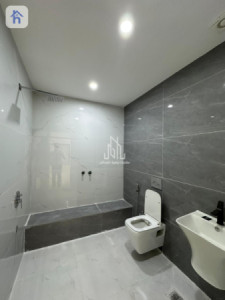 Modern House with 5 Bedrooms image 17