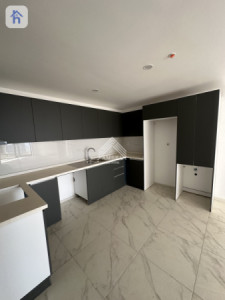 Modern Apartment with Great Views Image 3