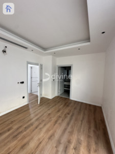 Modern 4 Bedroom House image 11