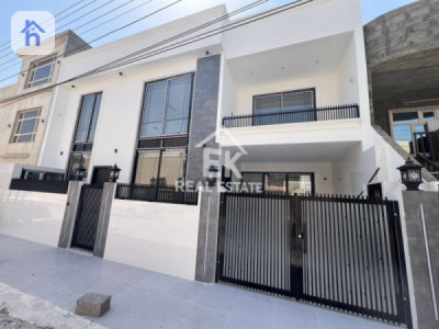 Spacious House with 6 Bedrooms image 2