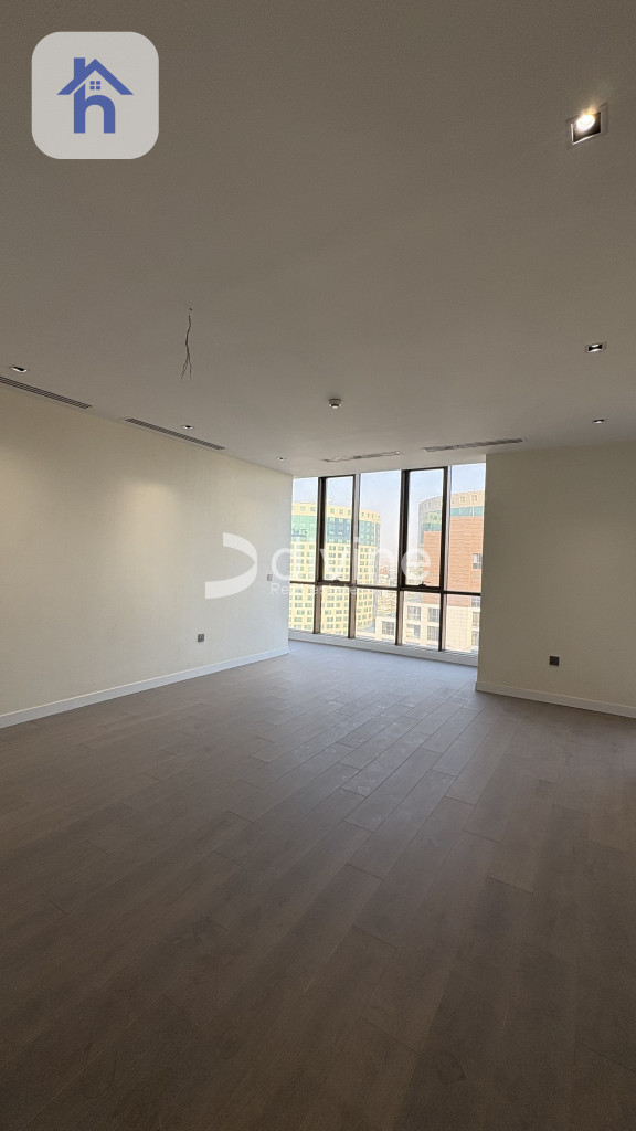 Spacious 3-Bedroom Apartment with Stunning View Image 2