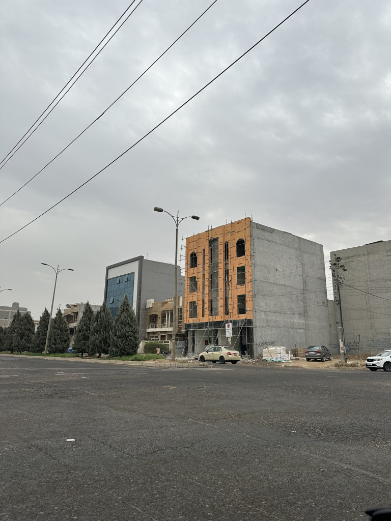New Commercial Building Resim 4