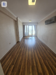 Elegant 3-bedroom apartment in prime location image 8