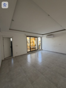 Spacious House with 4 Bedrooms image 9