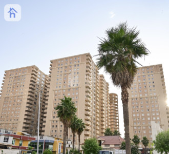 Elegant 3-Bed Apartment in Prime Location Resim 5