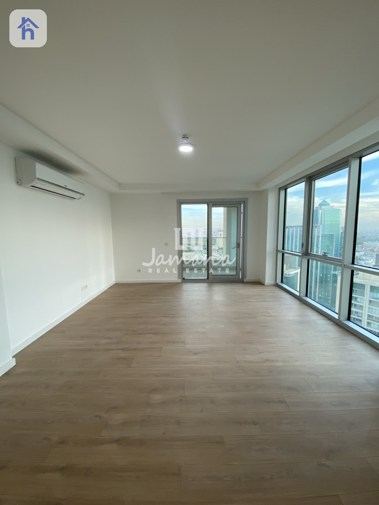 Spacious Apartment in Empire Wings