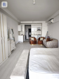 Modern studio apartment in prime location image 2
