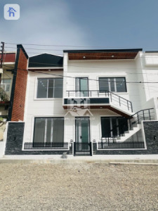 Square House image 2