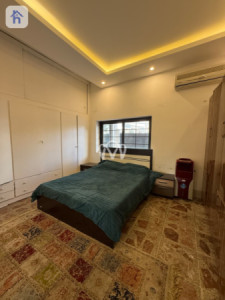 Spacious House with 6 Bedrooms Image 8