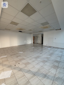 Spacious office in prime location image 5