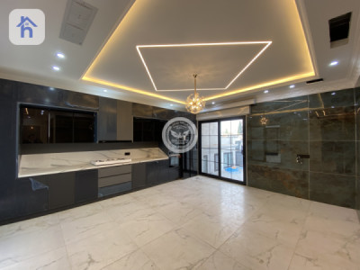Luxury House Image 6