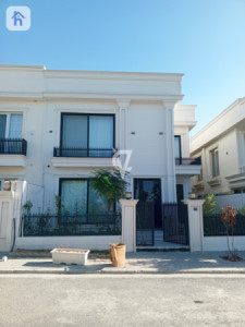 Modern Family Home with 4 Bedrooms image 2