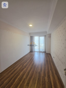 Elegant 3-bedroom apartment in prime location image 7